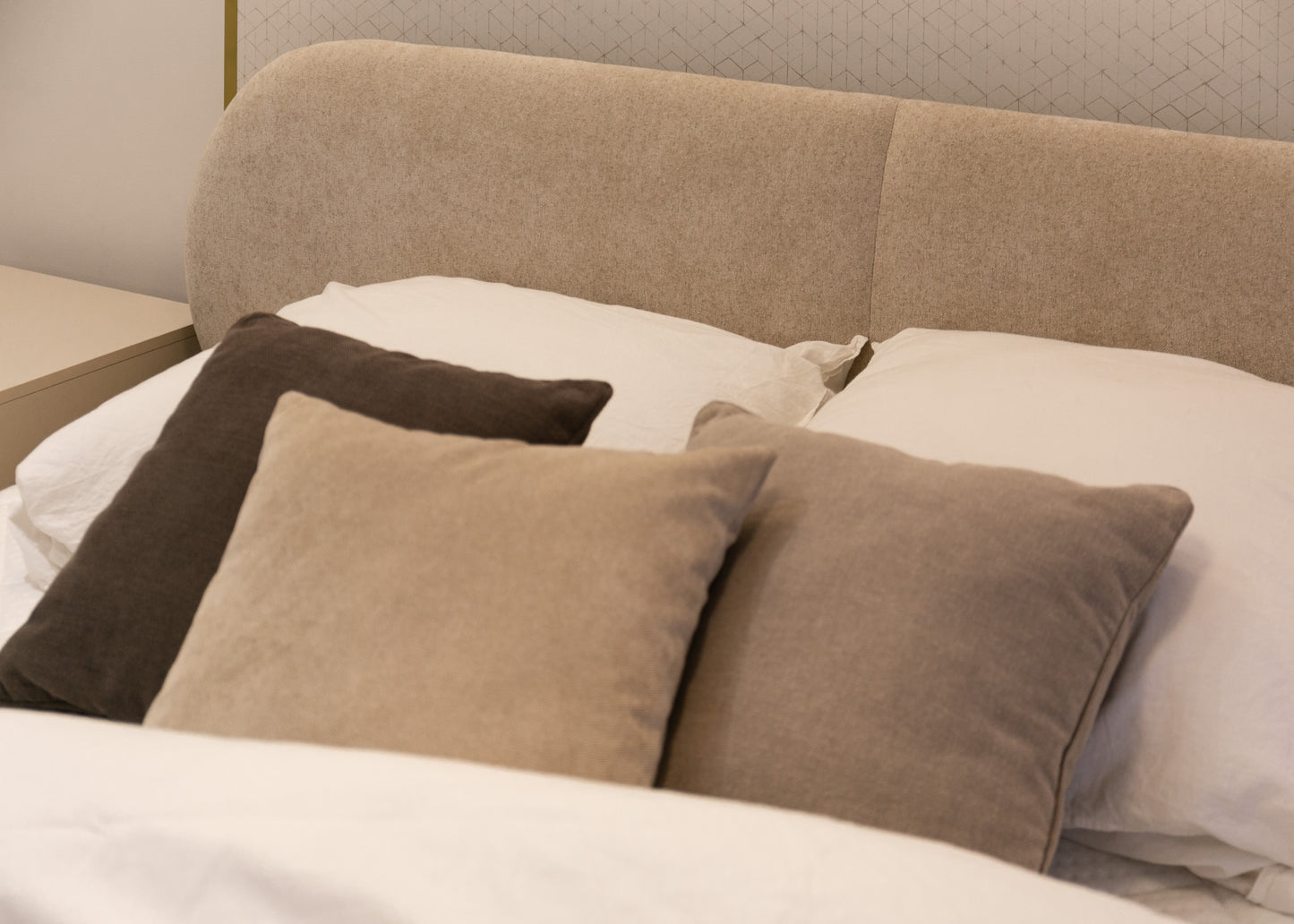 Gulta ar konteineru Valeo 140/160/180x 200 cm Melody 13 (Agmamito),zelta kājas - N1 Home