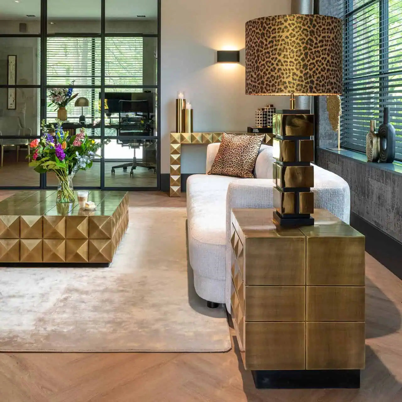 Naktsskapītis Collada ar 3 atvilktnēm Richmond Interiors 59/50/45 cm birstēts zelts - N1 Home