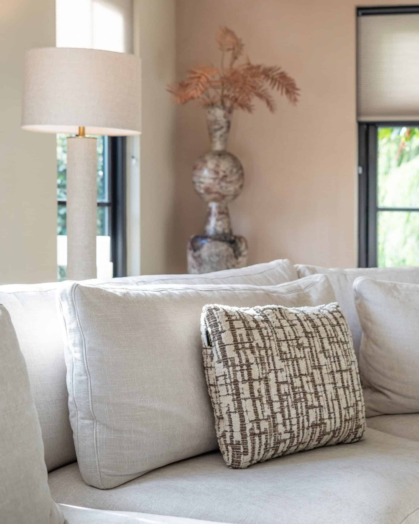 Vāze Florry Richmond Interiors 25/25/64 cm melns/balts