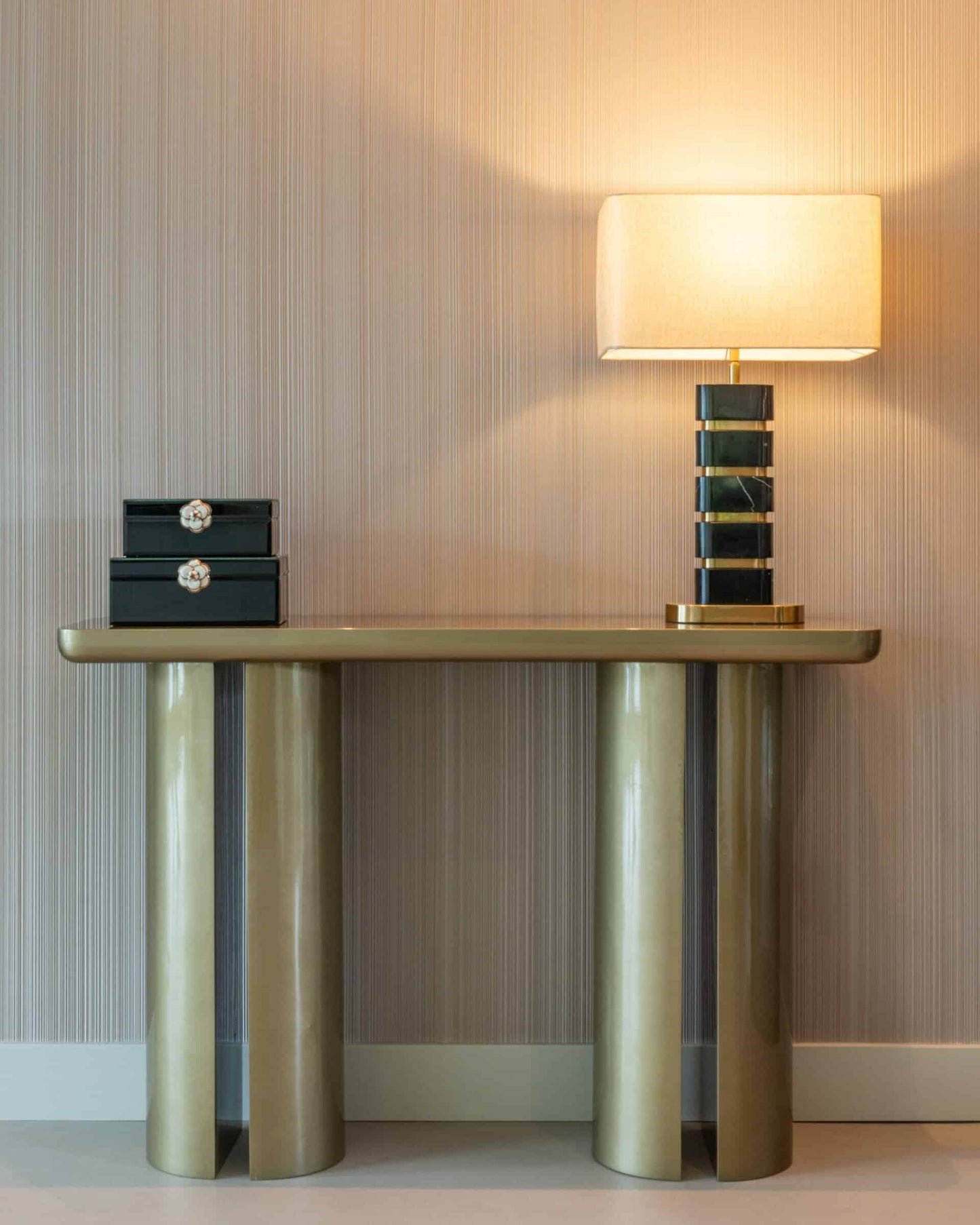 Konsole Whisker Richmond Interiors 80/120/35 cm zelts