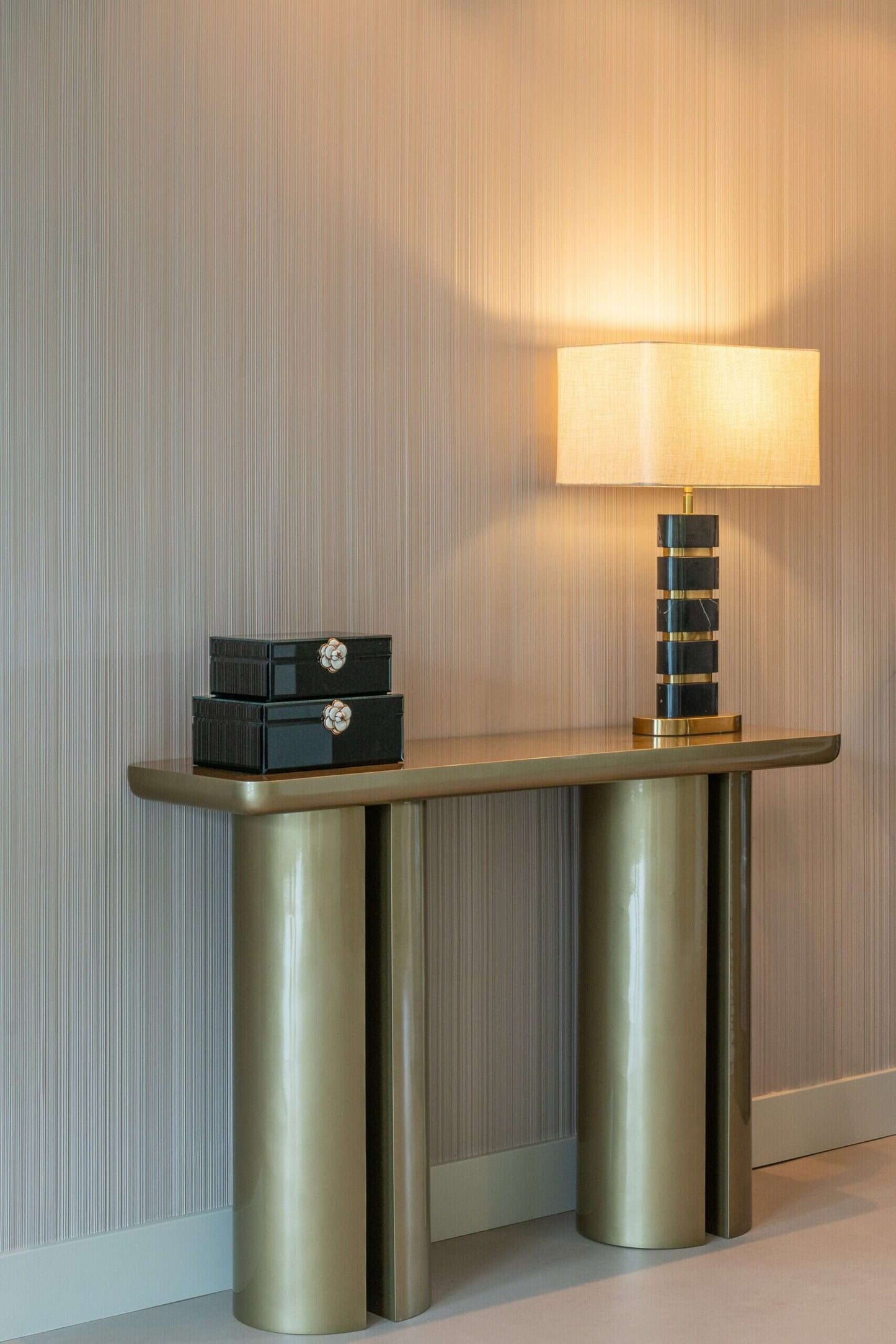 Konsole Whisker Richmond Interiors 80/120/35 cm zelts