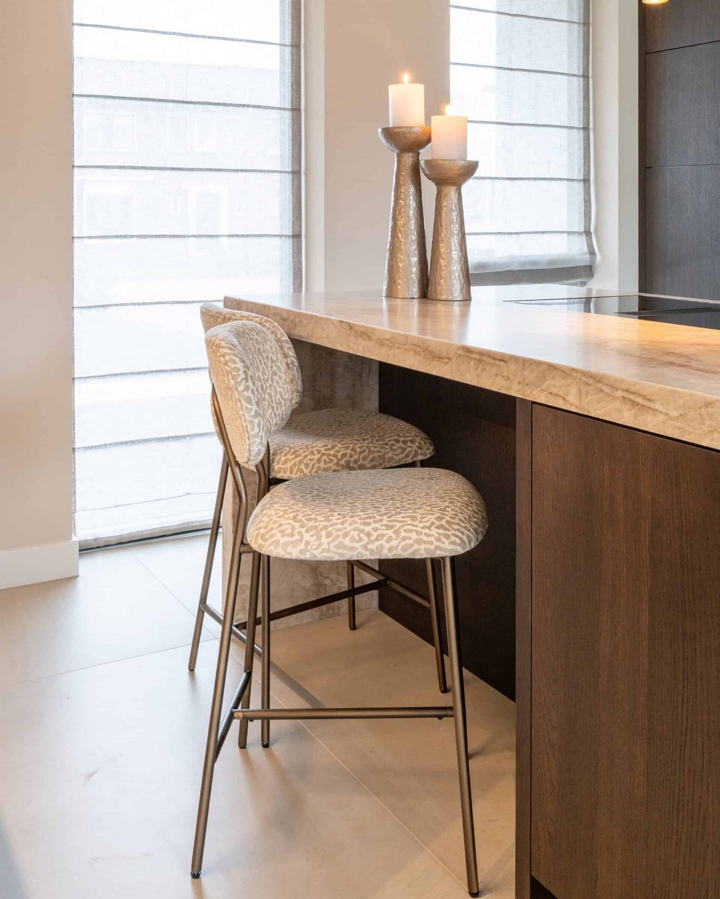 Bāra krēsls Xenia (Set of 2) Richmond Interiors 95/45/53 cm brandy fusion fire retardant