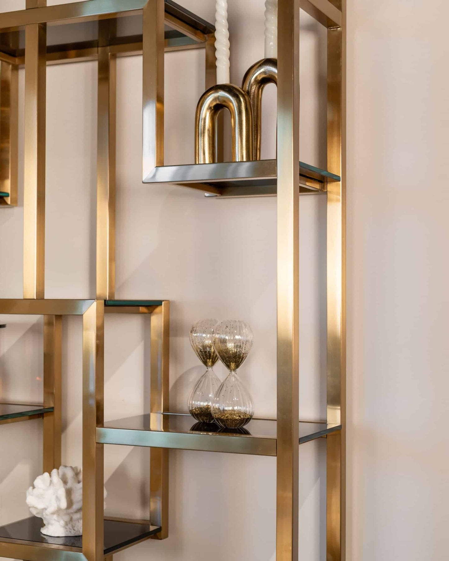 Vitrīna Magnus Richmond Interiors 108/230/29 cm brushed gold