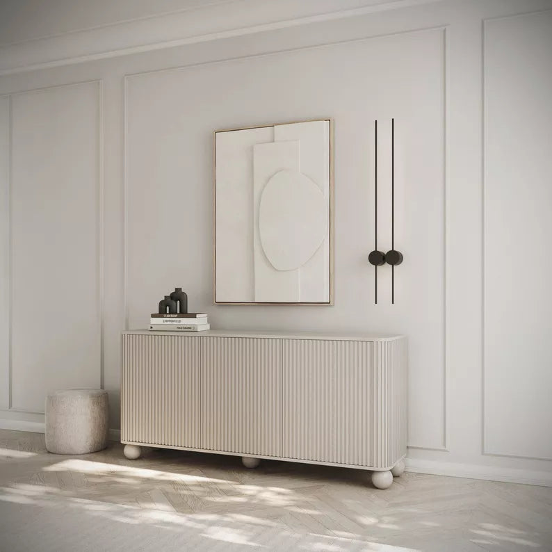 VELLORE Kumode ar rievām, trīsdurvis, 163 cm, uz kruķu kājiņām, pelēki bēšs - N1 Home