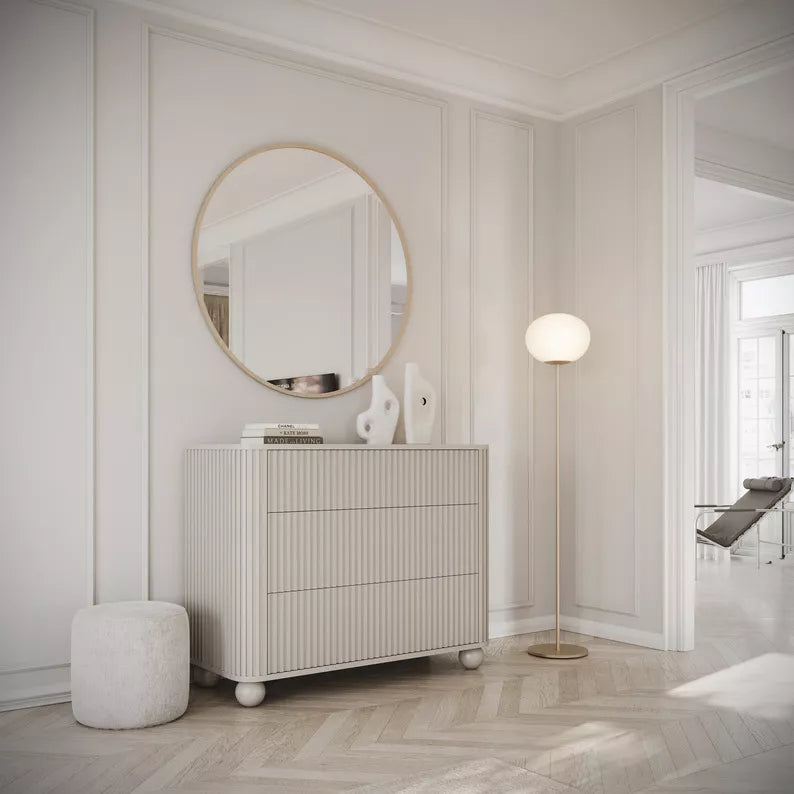 VELLORE Kumode ar rievām un trim atvilktnēm, 93 cm, uz pelēki bēšām kruķu kājām - N1 Home