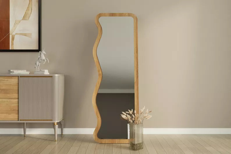 SELE Grīdas spogulis 160x50 cm brūnā rāmī ar asimetriskiem viļņiem - N1 Home