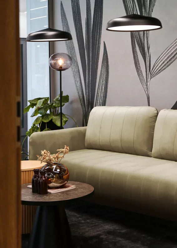 LEVA Krēmkrāsas trīsvietīgs dīvāns ar konteineru, no hidrofobiskā velūra auduma, melnām kājām - N1 Home