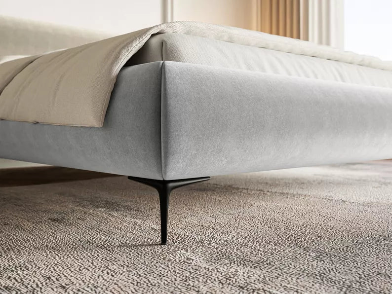 LOURE Mīkstā gulta 140/160/180x200 cm ar glabātuvi, metāla rāmis, gaiši pelēks  hidrofobs samts, melnas kājas - N1 Home