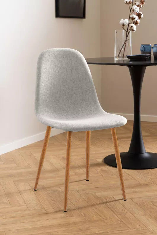 MONS Gaiši pelēks polsterēts krēsls ar koku imitējošām kājām - N1 Home