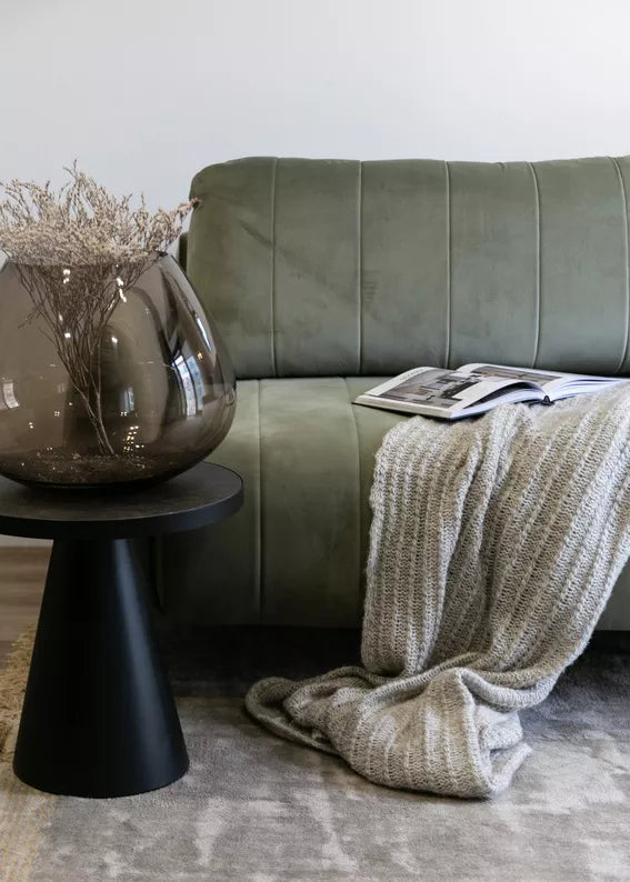 LEVA Zaļš trīsvietīgs dīvāns ar konteineru, no hidrofobiskā velūra auduma, melnām kājām - N1 Home