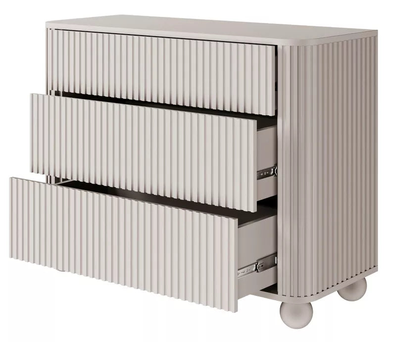 VELLORE Kumode ar rievām un trim atvilktnēm, 93 cm, uz pelēki bēšām kruķu kājām - N1 Home