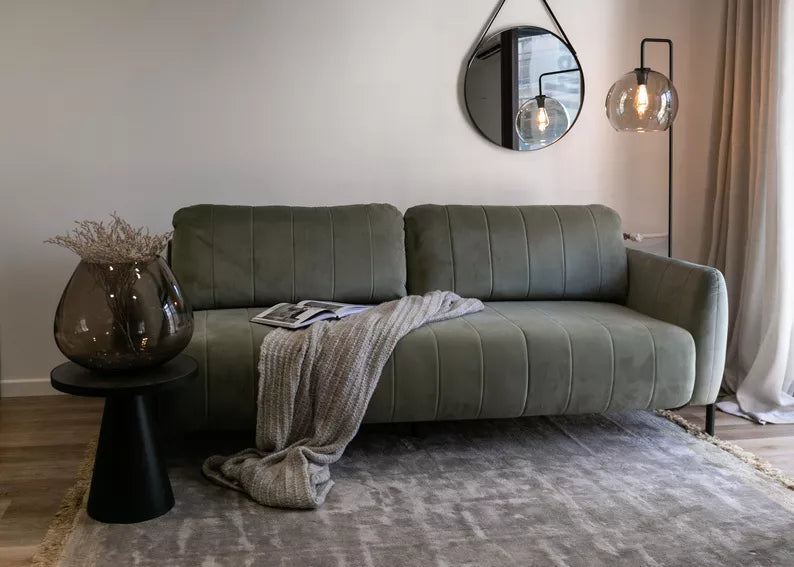 LEVA Zaļš trīsvietīgs dīvāns ar konteineru, no hidrofobiskā velūra auduma, melnām kājām - N1 Home