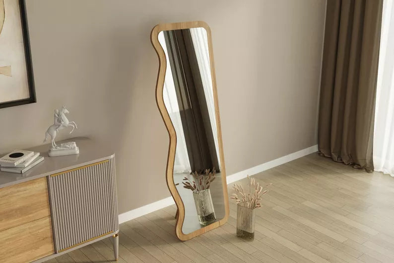 SELE Grīdas spogulis 160x50 cm brūnā rāmī ar asimetriskiem viļņiem - N1 Home