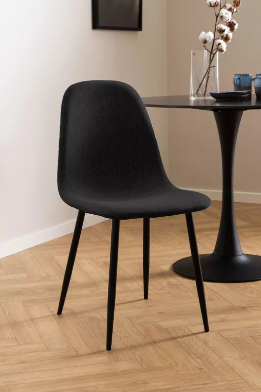 MONS Melns polsterēts krēsls ar melnām metāla kājām - N1 Home