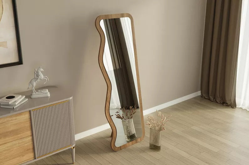 SELE Grīdas spogulis 160x50 cm umši brūnā rāmī ar asimetriskiem viļņiem - N1 Home