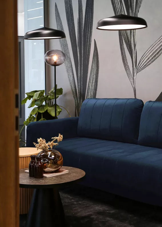 LEVA Tumši zils trīsvietīgs dīvāns ar konteineru, no hidrofobiskā velūra auduma, melnām kājām - N1 Home