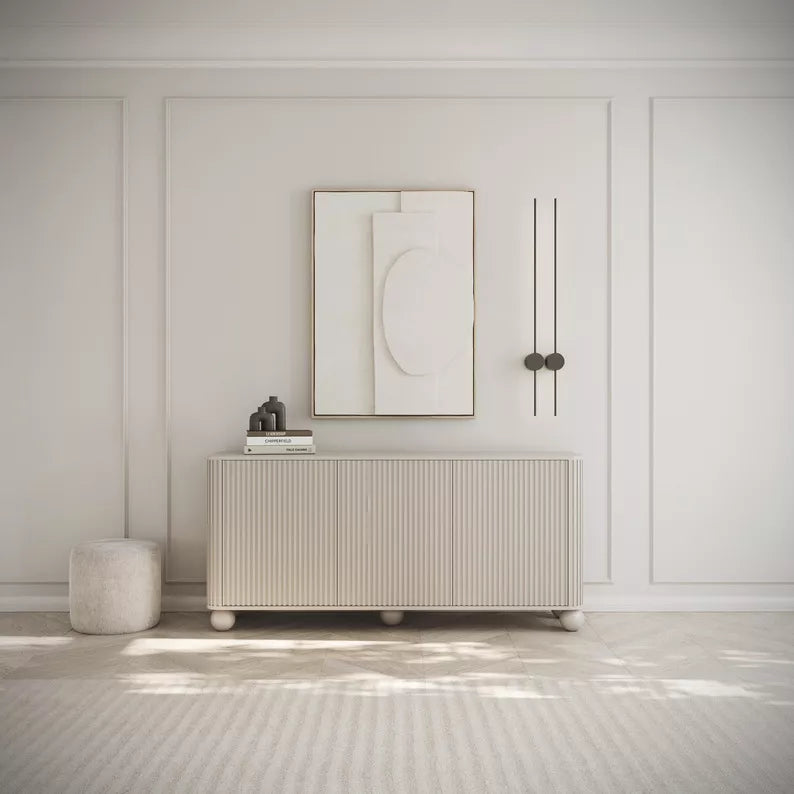 VELLORE Kumode ar rievām, trīsdurvis, 163 cm, uz kruķu kājiņām, pelēki bēšs - N1 Home