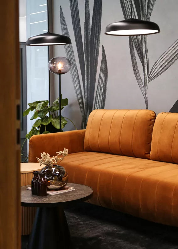 LEVA Vara trīsvietīgs dīvāns ar konteineru, no hidrofobiskā velūra auduma, melnām kājām - N1 Home