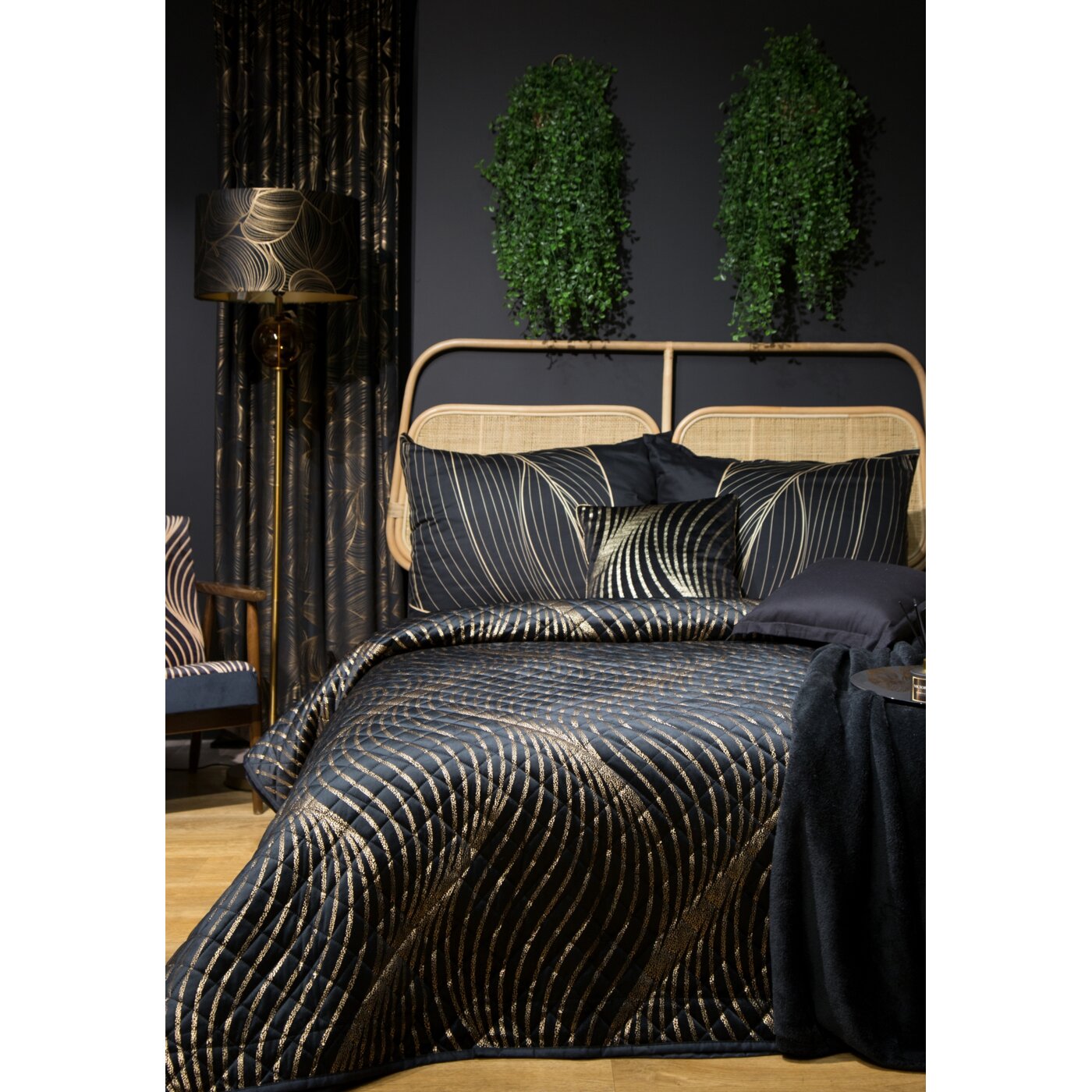 LIMITED COLLECTION stāvlampa VICTORIA 2 ar stiklu un metālu apvienotu pamatni un samta abažūru - N1 Home